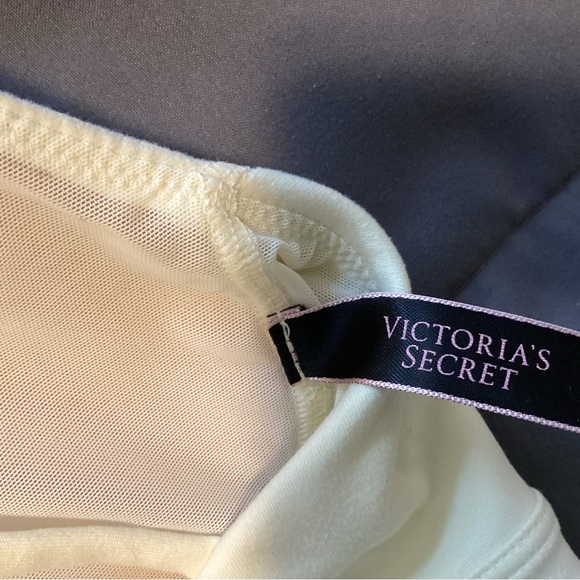 Victoria’s Secret Workout Bra. Size large. -2 - Picture 3 of 3
